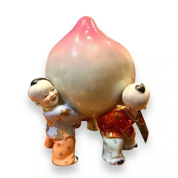 ‘All Things Good’ 20th Century Peach Chinese Figurine - Picture 2 of 2